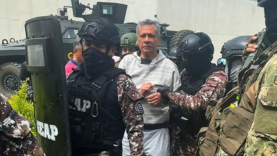 Jorge Glas a su llegada a la cárcel de máxima seguridad de La Roca, en Guayaquil.