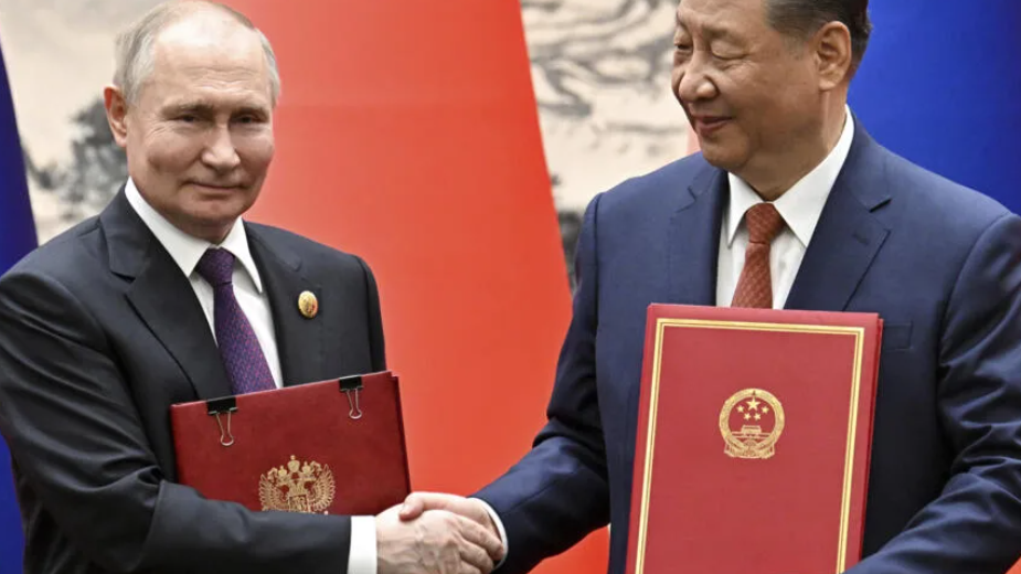 Putin y Xi en Pekín, tras la firma del nuevo acuerdo de cooperación.