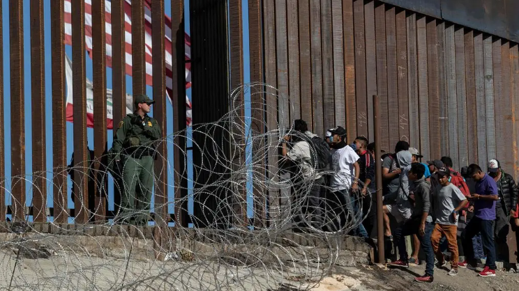 Migrantes latinoamericanos en la frontera entre México y EEUU.