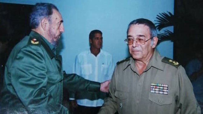 Fidel Castro junto a Leonardo Ramón Andollo Valdés.