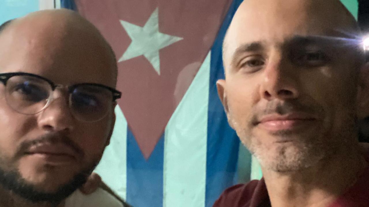 Los periodistas independientes cubanos José Luis Tan Estrada y Henry Constantin Ferreiro.