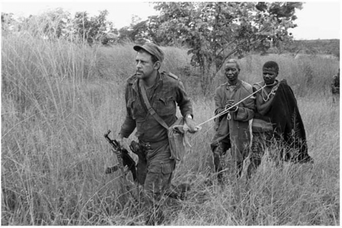 Soldado cubano en la Guerra de Angola de 1982.