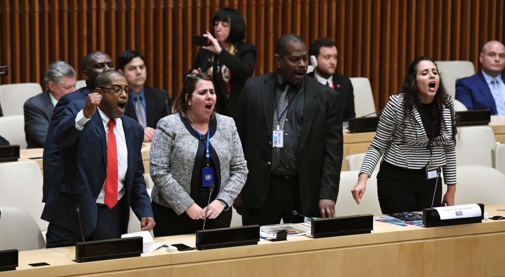 Miembros de la misión cubana ante la ONU boicoteando un evento.