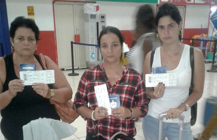 Desde la izquierda: las activistas Annia Zamora, Aimara Peña y Sissi Abascal, a quienes el régimen ha impedido viajar en varias ocasiones.