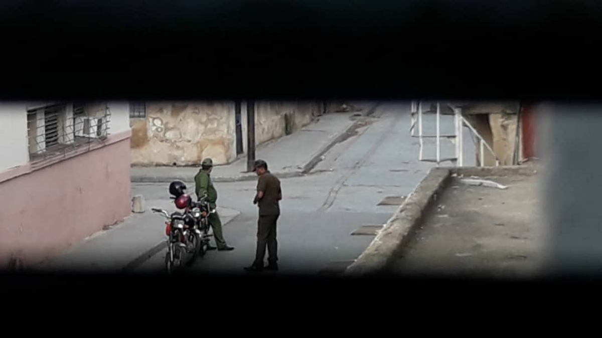 Vigilancia policial ante vivienda de activista de UNPACU.