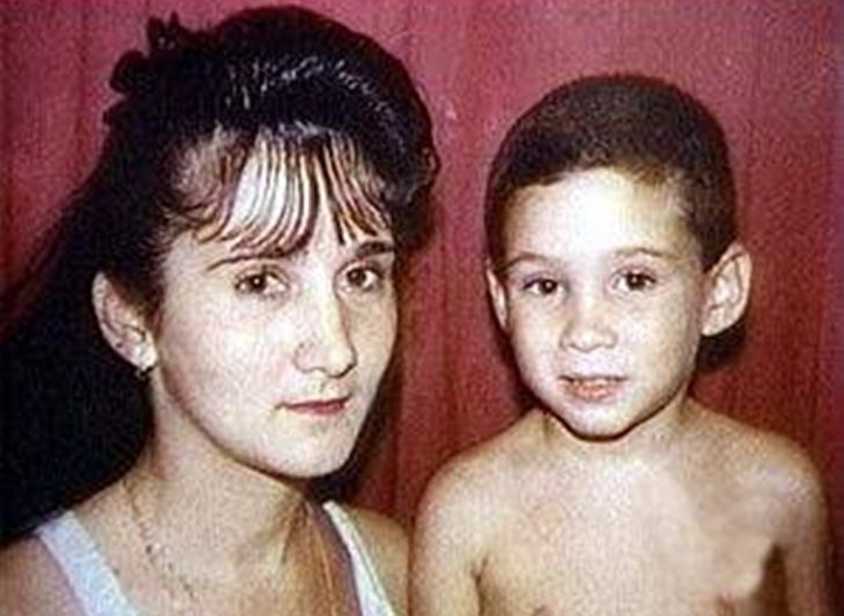 Elián González junto a su madre, Elizabeth Brotons. 