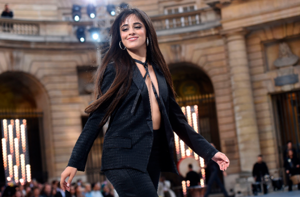 Camila Cabello en el desfile de L'Oréal.