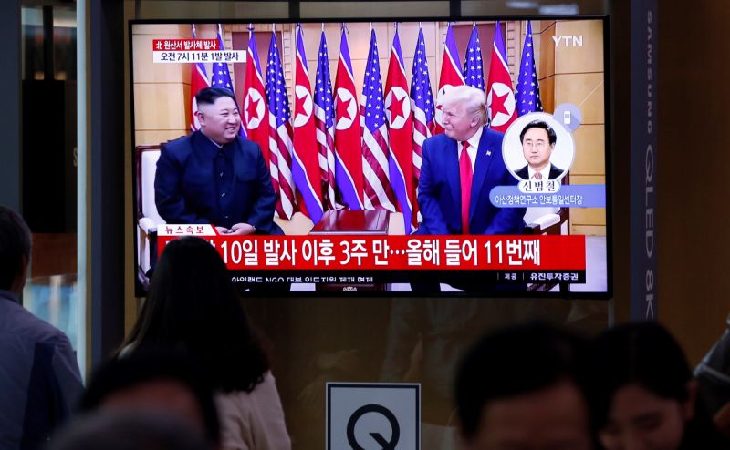 Imagen en televisión de Kim Jong-un y Donald Trump