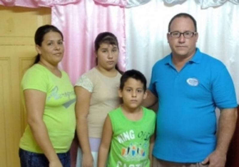El pastor Ramón Rigal y su familia.