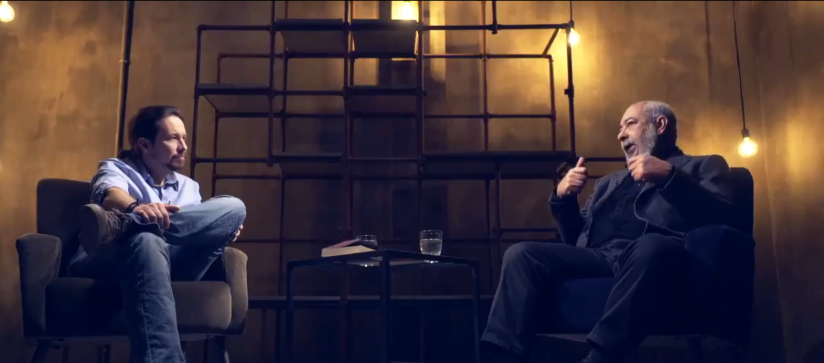 Pablo Iglesias y Leonardo Padura durante la entrevista.
