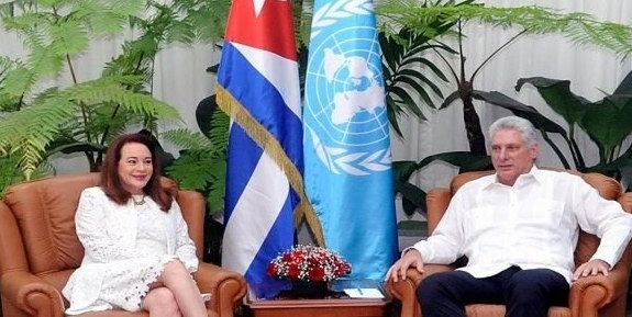 María Fernanda Espinosa junto a Miguel Díaz-Canel en La Habana.