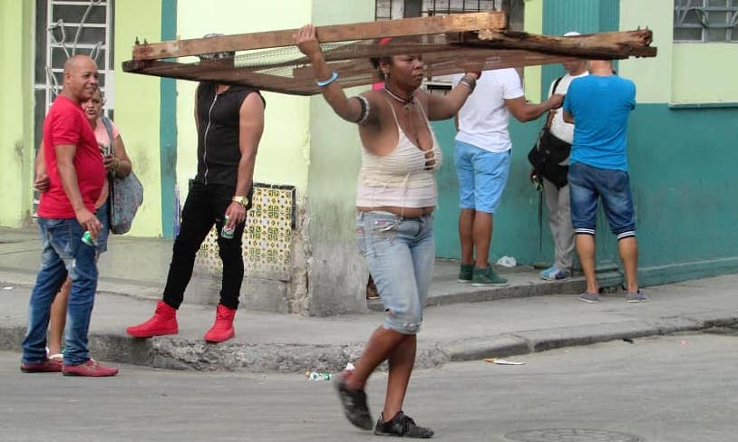 Mujer en La Habana.