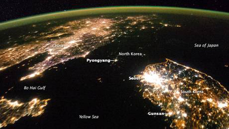 Corea del Norte, apagada en las noches.