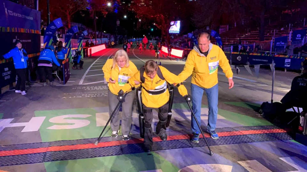 Terry Hannigan Vereline completa el Maratón de Nueva York gracias a un exoesqueleto.