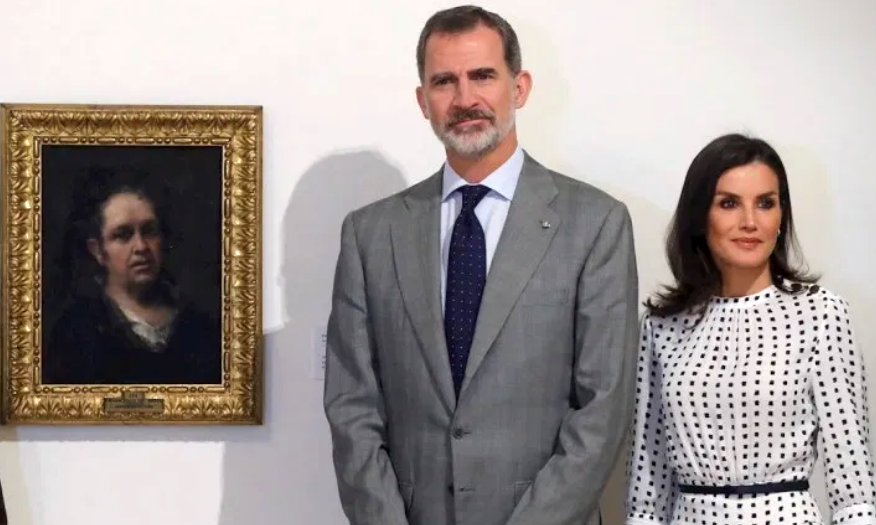 Los reyes de España junto al autorretrato de Goya exhibido en La Habana.