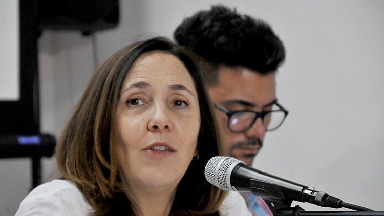 Mariela Castro y, detrás, Manuel Vázquez Seijido, vicedirector del CENESEX.
