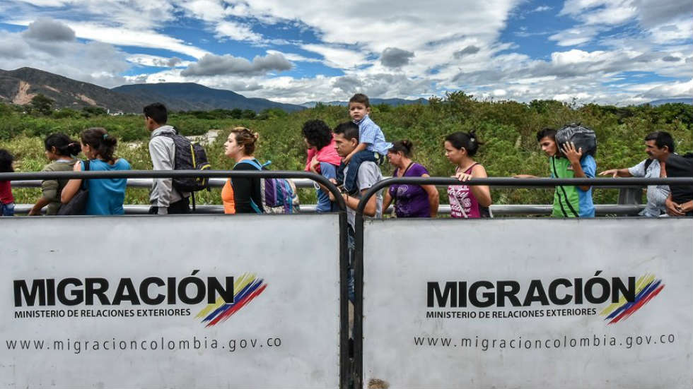 Migrantes venezolanos entrando a Colombia.