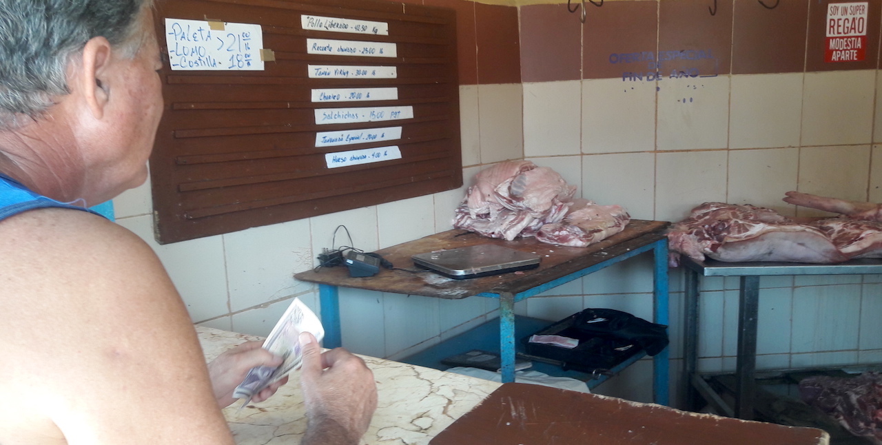 El 'cerdo diferenciado' en la carnicería de Jaimanitas, La Habana.