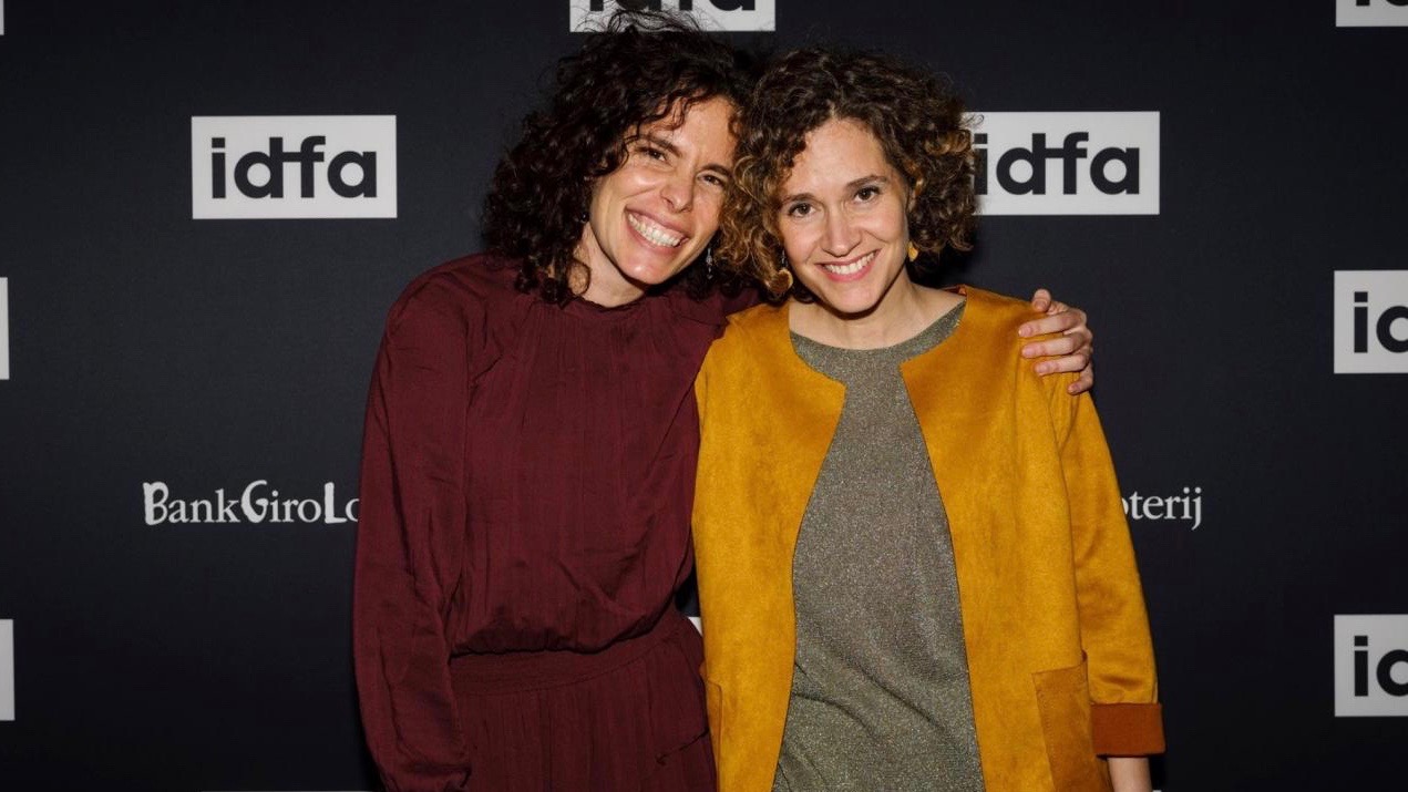 Patricia Pérez (izq.) y Heidi Hassan, galardonadas en el Festival Internacional de Cine Documental de Amsterdam.