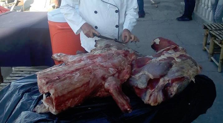 Venta de carne de cocodrilo en Manzanillo, Granma.