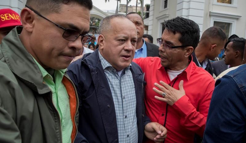 El líder chavista Diosdado Cabello, al centro.