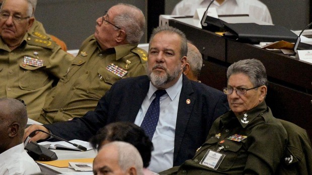 Manuel Marrero, en el centro, nuevo primer ministro de Cuba.