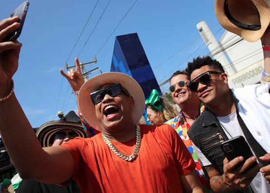 El dúo Gente de Zona junto a Carlos Vives en el Carnaval de Barranquilla de 2020.