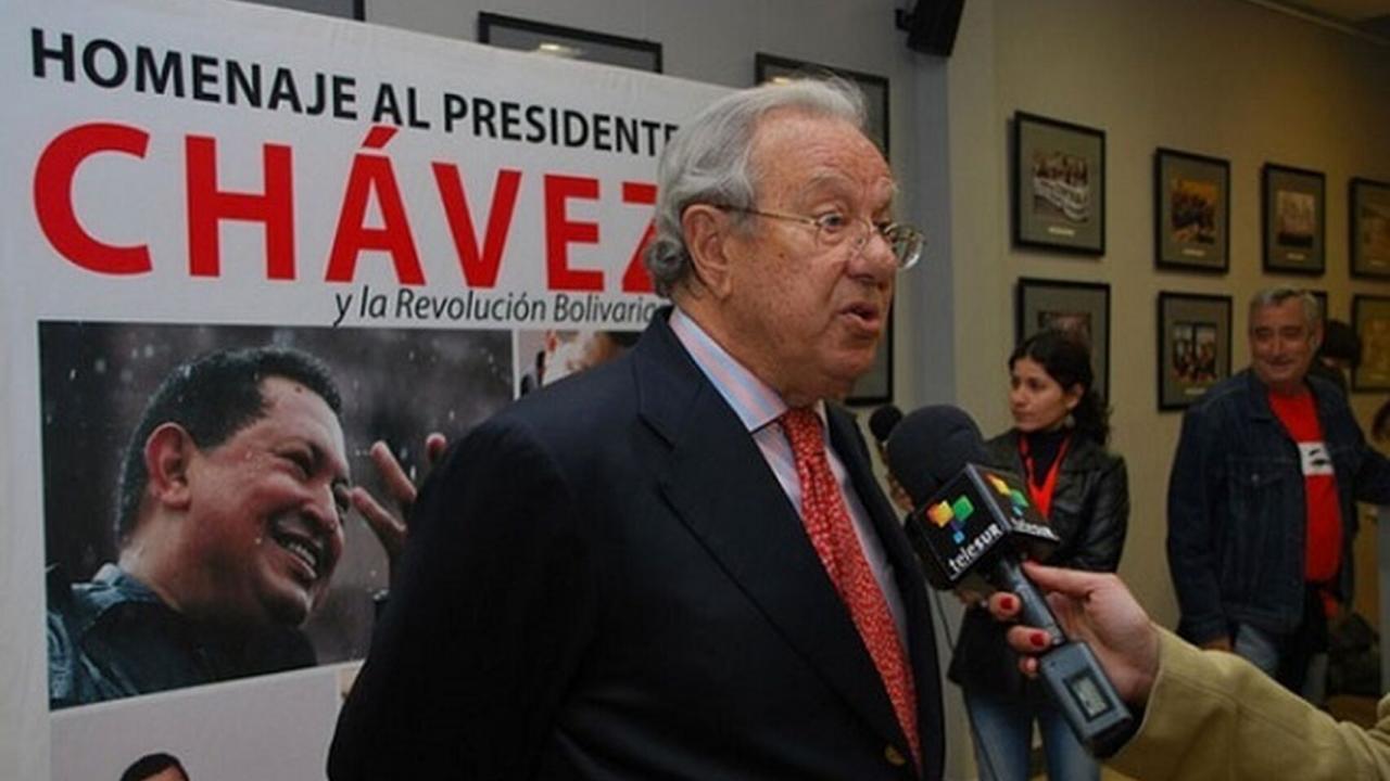 Raúl Morodo, exembajador de España en Venezuela, en un homenaje al comandante Hugo Chávez. 