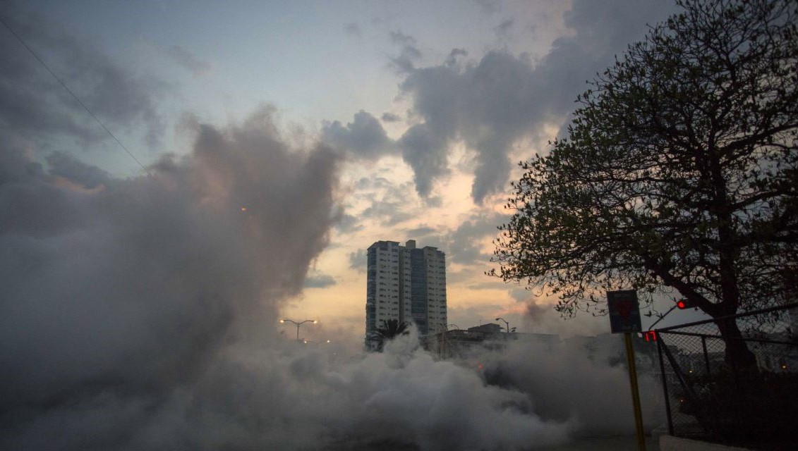 Fumigación púbica en La Habana.