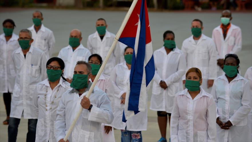 Médicos y enfermeros cubanos en ceremonia de despedida antes de viajar a Andorra. La Habana, 28 de marzo de 2020.