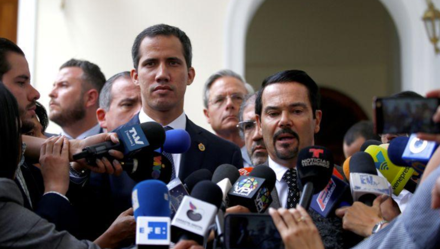Juan Guaidó junto al embajador de Francia en Caracas.