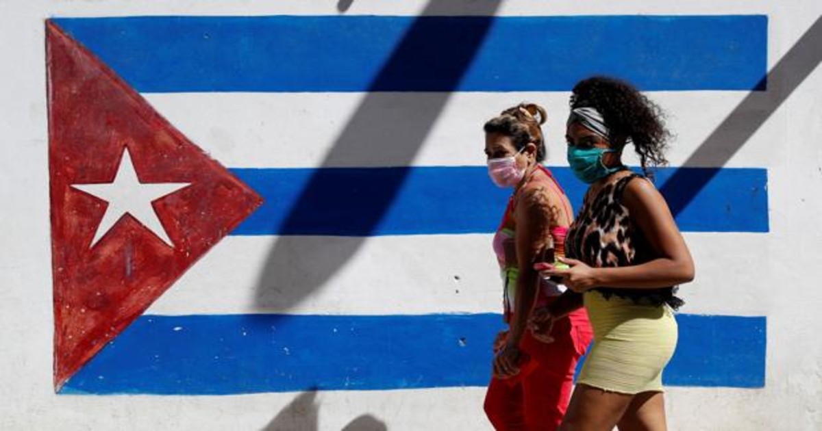 Dos mujeres en La Habana.