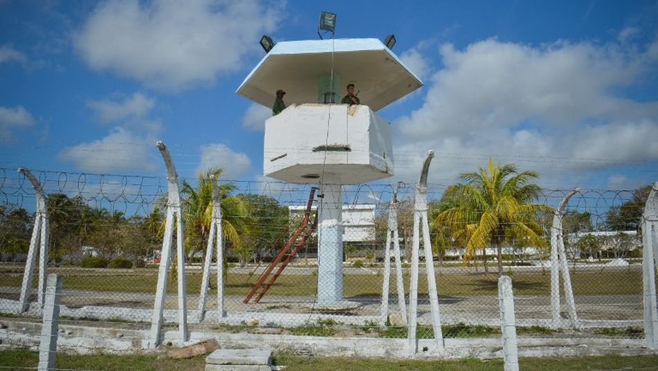 Garita de vigilancia de una prisión cubana.
