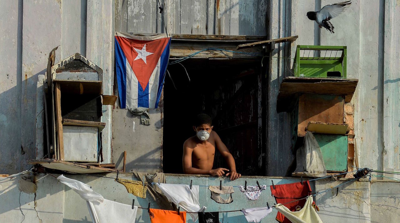Un joven cubano en La Habana.