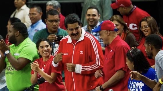 Nicolás Maduro y simpatizantes en 2015.