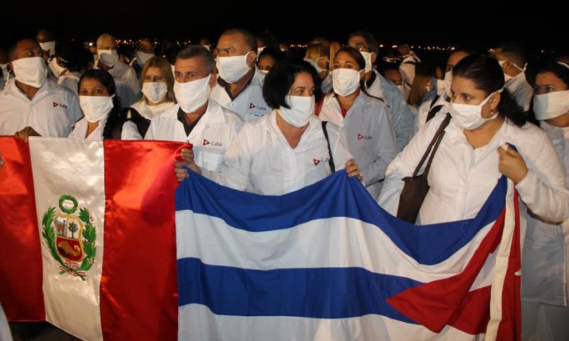 Médicos cubanos en Perú.