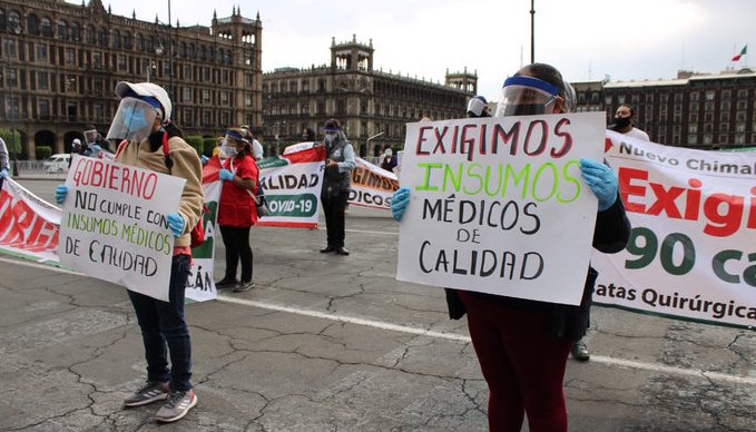 Mexican doctors protest the lack of supplies.