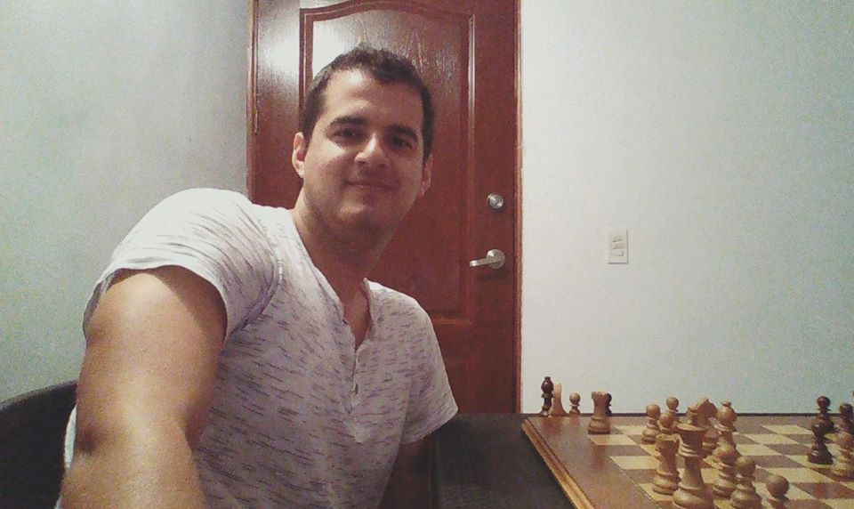 El Gran Maestro de ajedrez Roberto García Pantoja.