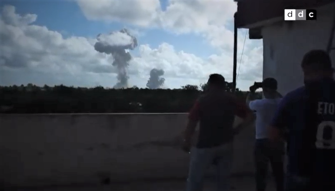 Columna de humo de la explosión en Velasco, municipio Gibara, Holguín.