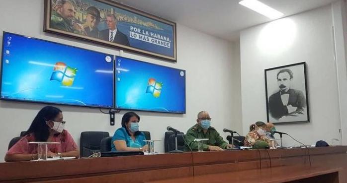 Funcionarios de La Habana durante la reunión del Consejo de Defensa Provincial.