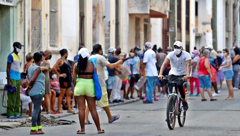 Colas en Cuba durante la pandemia.