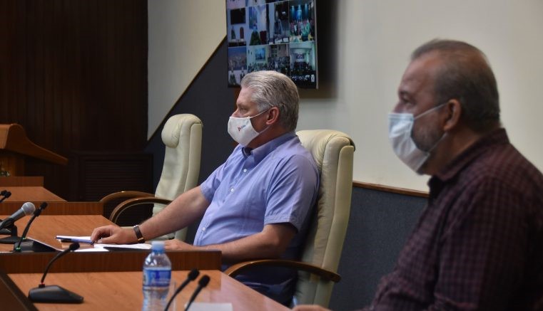 Díaz-Canel en una reunión sobre el Covid-19 en Cuba.