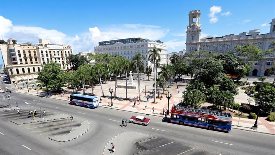 El Parque Central de La Habana vacío por la pandemia del coronavirus.