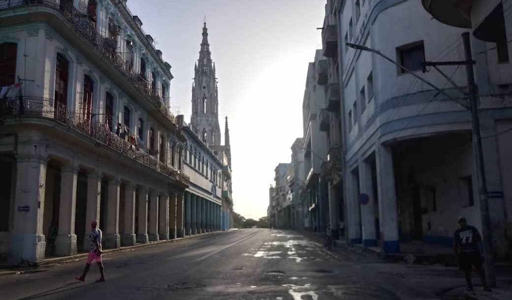 Una calle de La Habana en el primer día de toque de queda por le Covid-19.