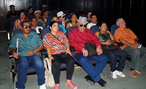 Un grupo de personas ciegas y débiles visuales en Cuba.