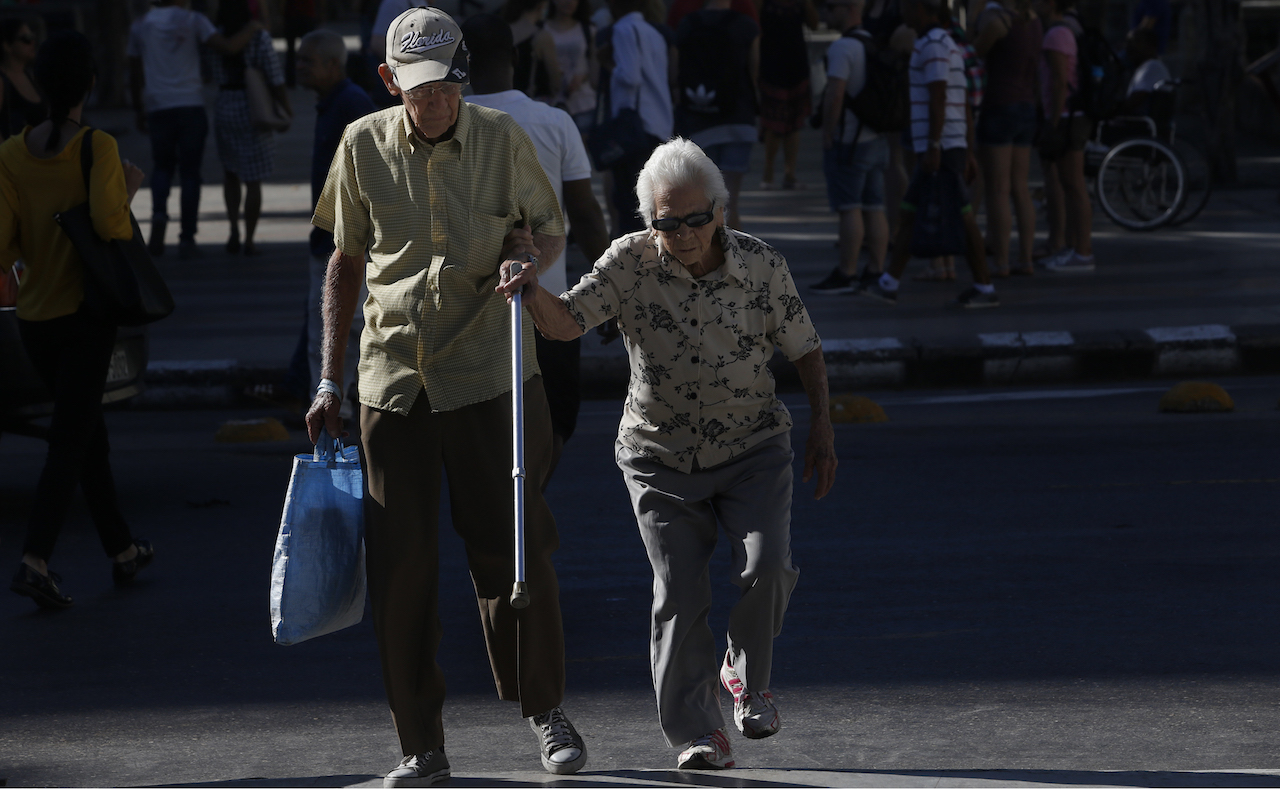 Ancianos en Cuba.
