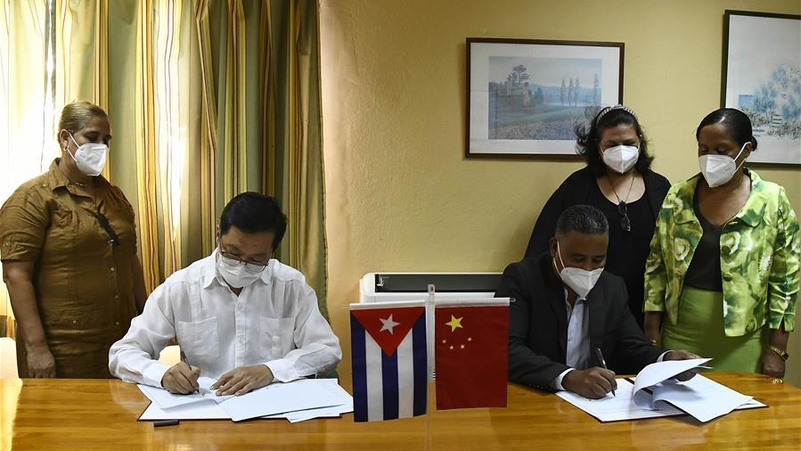Firma del convenio entre el Gobierno de Cuba y China.