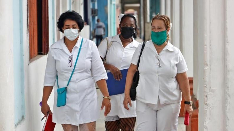 Profesionales de salud cubanos en pesquisa ante el Covid-19.