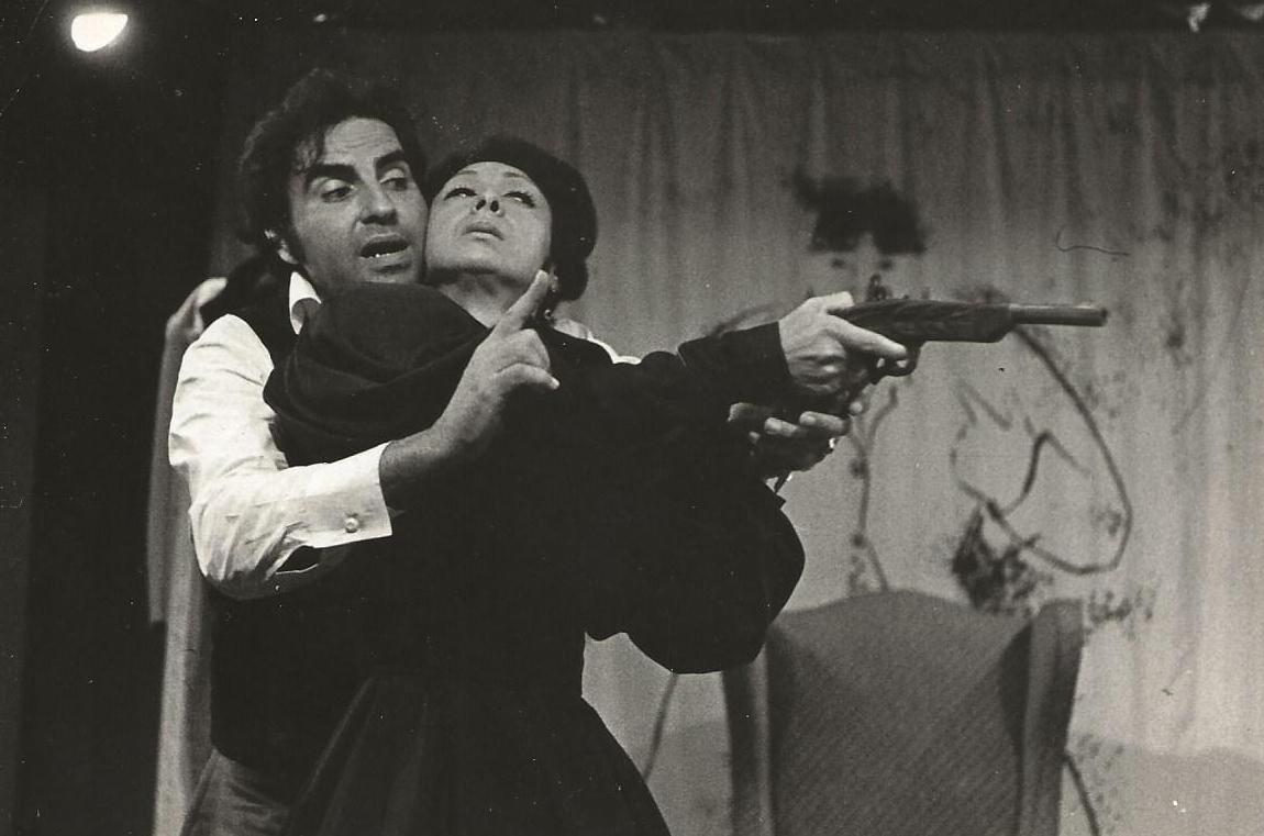 Gladys Anreus y Eugenio Hernández en una puesta de 'El oso', La Habana, 1973.