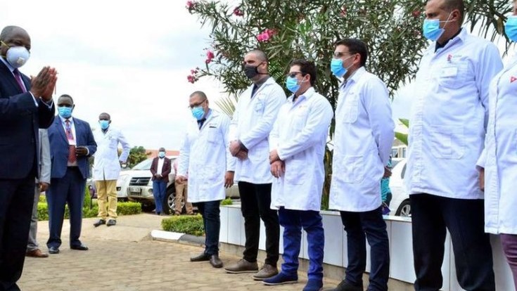 Médicos cubanos en Kenia.